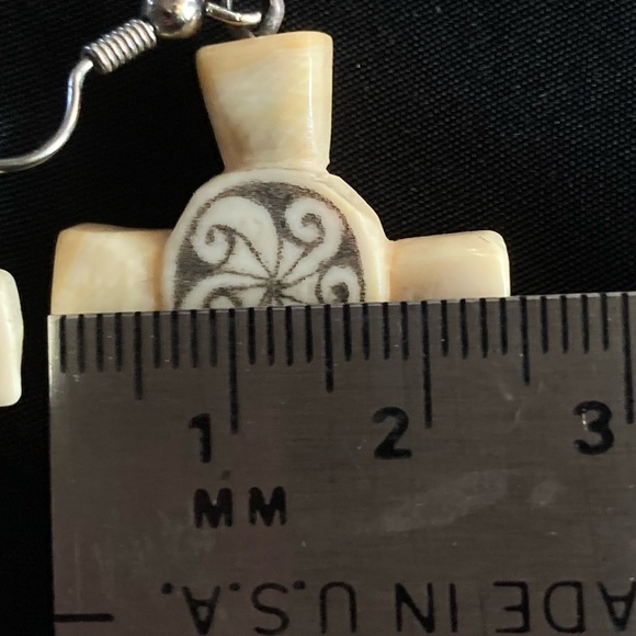 Hand carved fossil walrus scrimshaw earrings - Picture 4 of 4